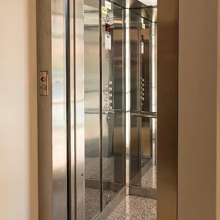 Iris Hotel