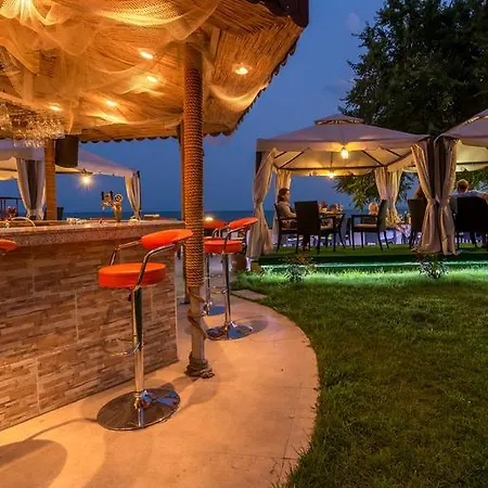 Iris Hotel 3*